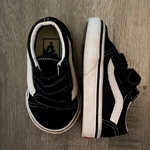 Old Skool Toddler Black and White Vans